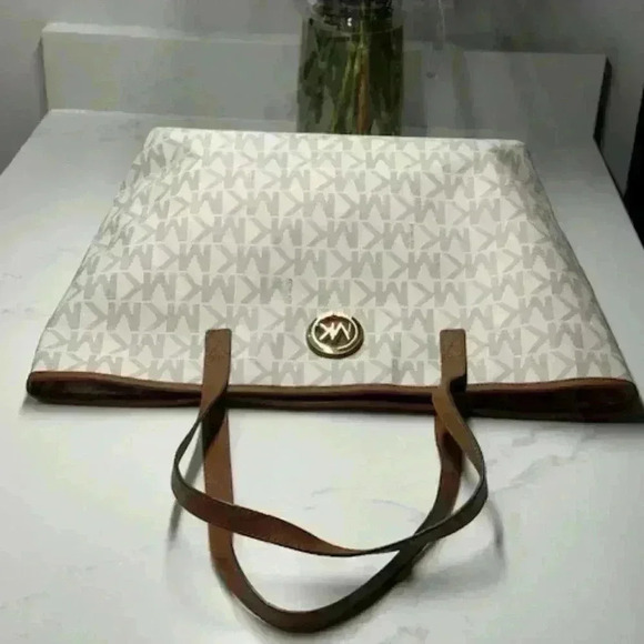 🔥🔥Michael Michael Kors Jet Set Vanilla MK Signature Tote with leather trim NWOT - Picture 6 of 13